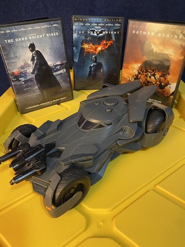 “Batman” Vehicle & DVD Bundle - Picture 13 of 22