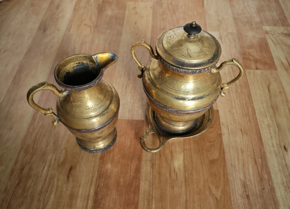 Altes Messingkannen Ensemble + 1 Untersetzer & Deckel Pyramiden und Sphinx Motiv - Bild 2 von 3