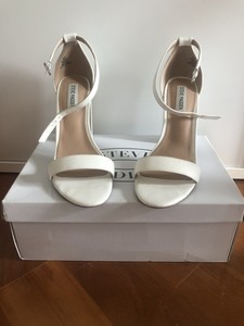 steve madden sandali bianchi Off 58% - www.vaddyfreshfish.com