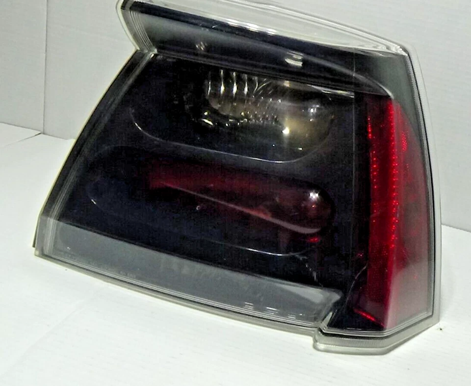 Conjunto de lámpara de luz trasera lateral para pasajero derecho Mitsubishi Galant 2004-2008 Foto 2 de 4