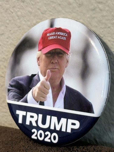 Donald Trump 2020 President Pin Political Campaign Button Excellent Condition - Picture 2 of 3