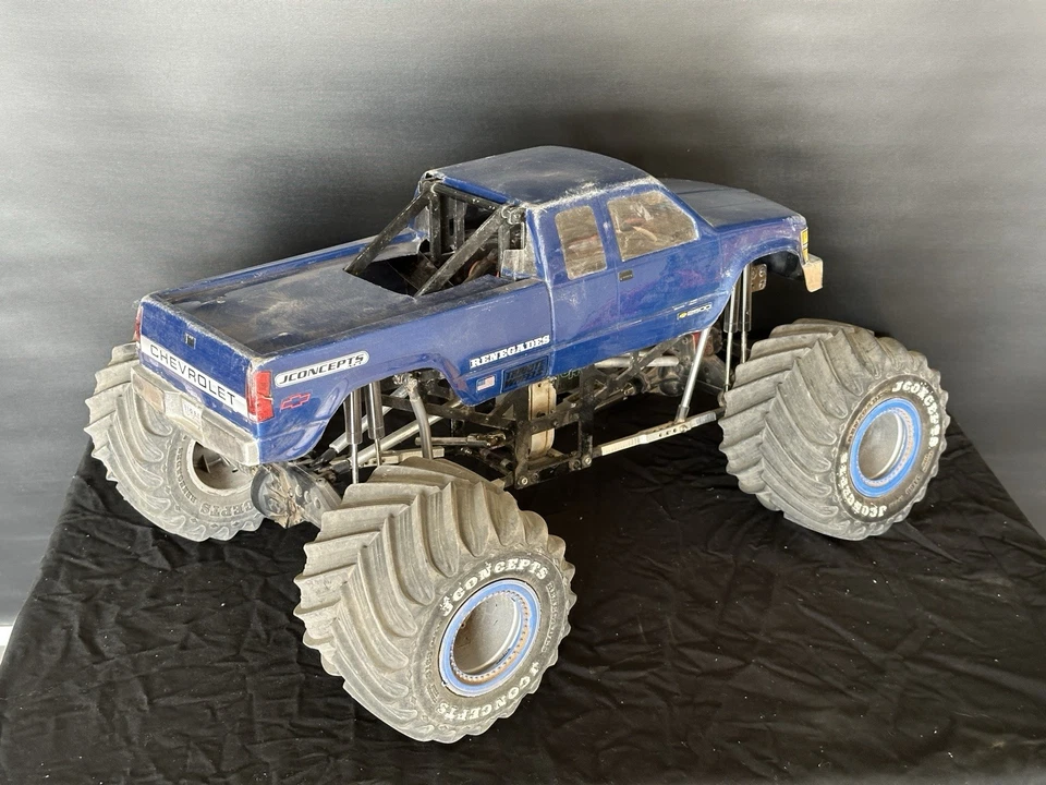 Monster Truck personalizado de eje sólido RC 1/10 Foto 3 de 4