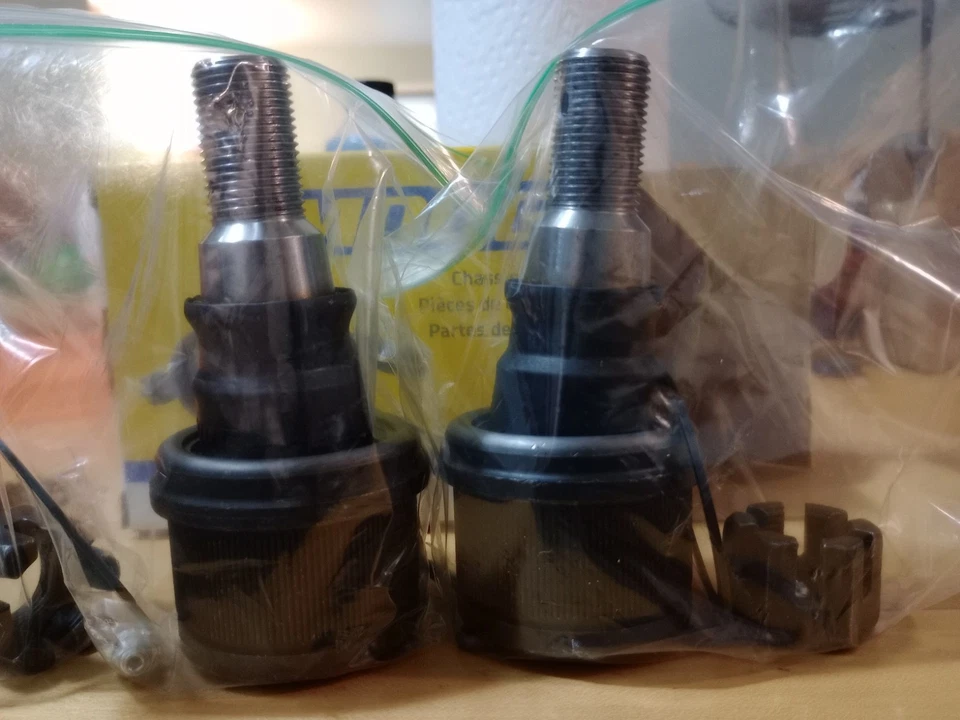 Dos rótulas de suspensión inferior delantera MOOG K80197 para Ford E-350 Super Duty Foto 3 de 4