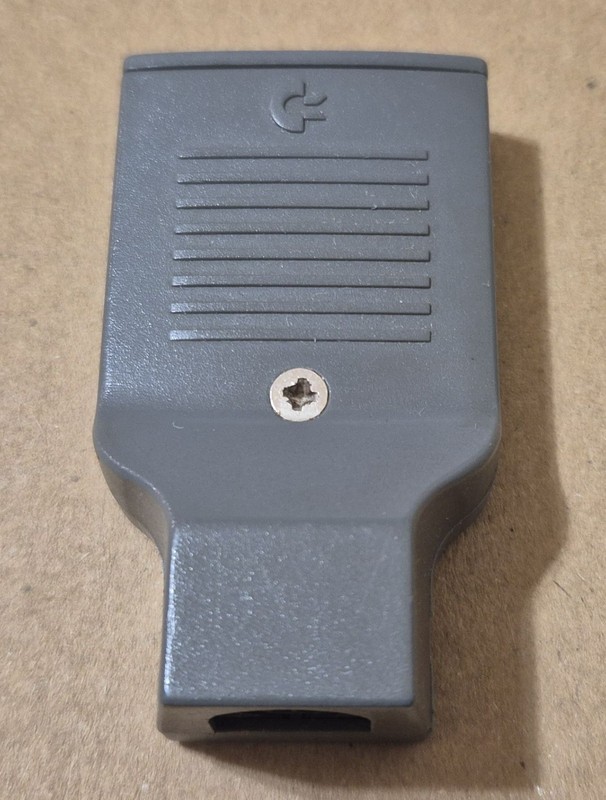 Commodore Plus/4 to C64 Datasette Adapter – Original Tape Drive Converter
