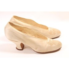 Antique 1800s 1900s Victorian Edwardian Cream Satin Faux Pearl High Heel Shoes