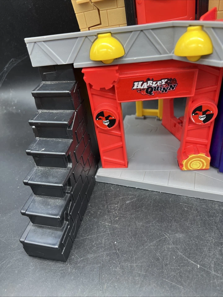 Imaginext DC Super Friends Batgirl City Joker Bank Juego 2011 con Harley Quinn Foto 2 de 4