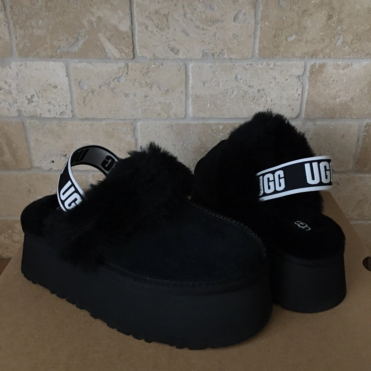 UGG FUNKETTE BLACK FLUFF SLIDE PLATFORM SLIPPER SANDALS SIZE US 10 WOMEN