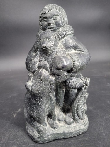 Vintage Wolf Original Canada Soapstone Hand Carved Inuit Man w/ Dogs Sculpture - Picture 9 of 24