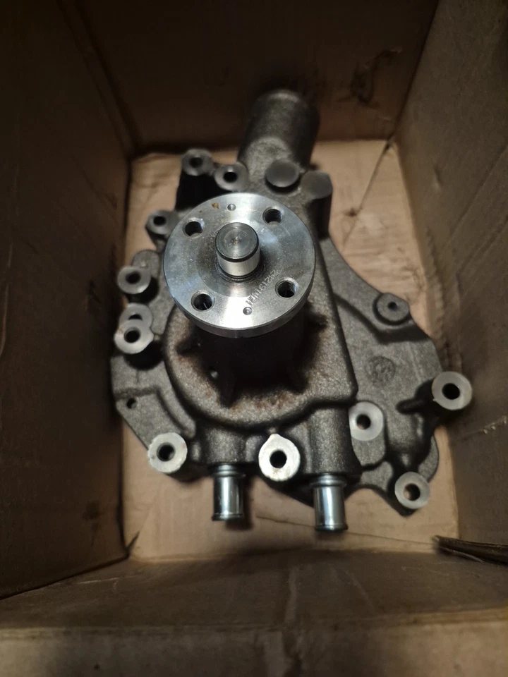 Bomba de agua OEM GM 88894341 Carquest T-3078 - Se adapta a Chevy/GMC 5,0 L y 5,7 L V8 Foto 4 de 4
