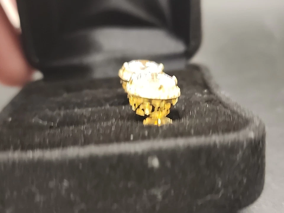 Aretes Vanna K blanco circonita cúbica de oro amarillo de 18 k sobre plata de ley 6,53 ctw JTV Foto 3 de 4