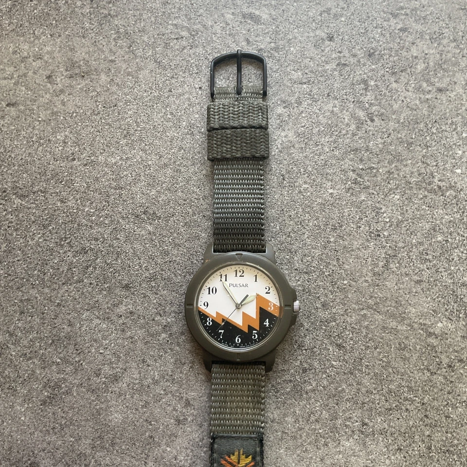 Raro Reloj Pulsar Para Hombres Vintage V501-8C10 37mm Estuche de Resina Nylon Banda Bin T Foto 3 de 4