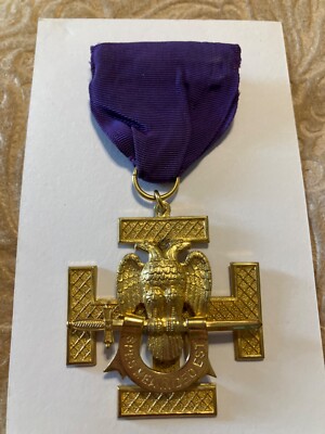 vintage SPES MEA IN DEO EST 32 double eagle Freemason pin w/ purple ribbon