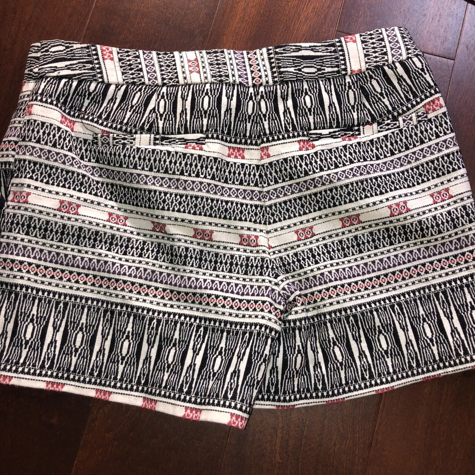 DALIA  Tribal/Abstract Print Shorts Color(s) White Black  Textured/Medium Sz 6 - Image 4 of 4