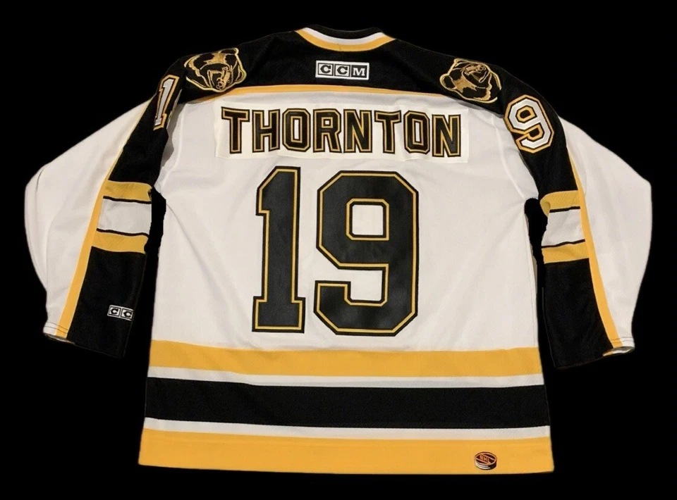 Camiseta deportiva blanca vintage CCM Joe Thornton #19 Boston Bruins XL Pooh Bear para hombre Foto 2 de 4