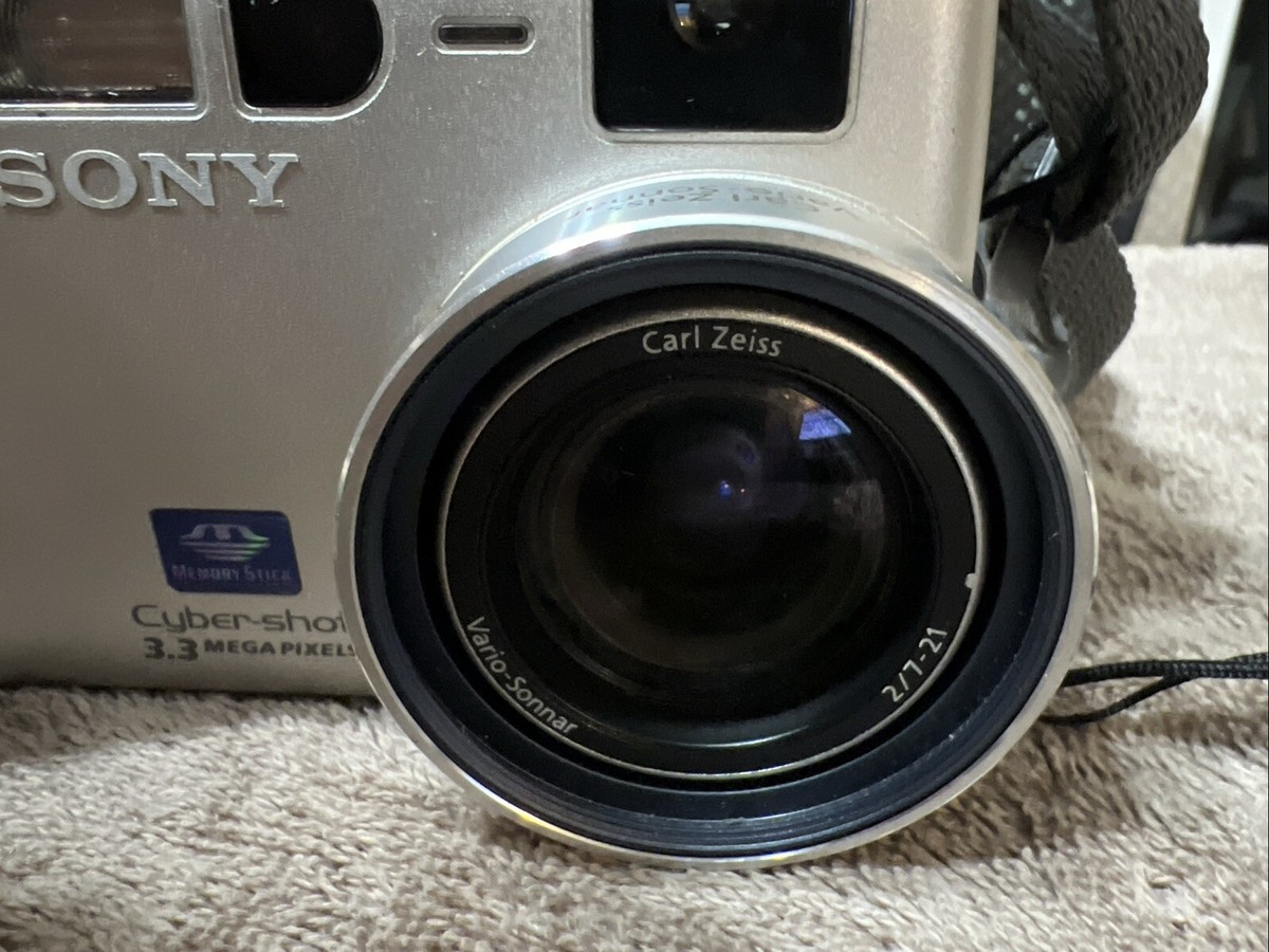 Sony Cyber-shot DSC-S70 3.1MP Digital Camera - Silver for