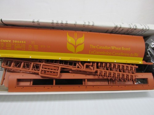 INTERMOUNTAIN~ TABLA DE TRIGO CANADIENSE COCHE TOLVA 4 BAHÍAS # 395494~KIT~ESCALA HO | Condition: New
