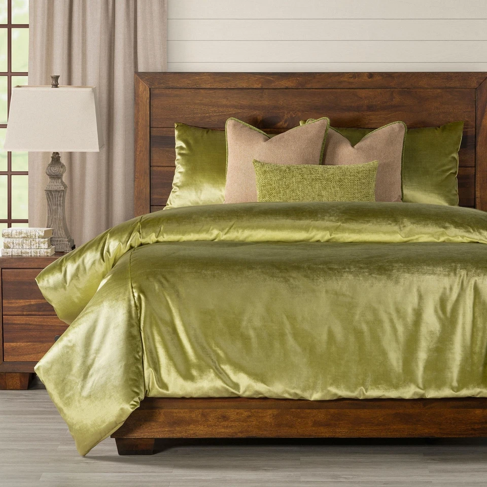 Smithsonian Cheers Luxury Velvet Duvet Set - Image 4 of 4