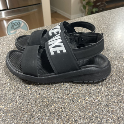 Women's Nike Tanjun Sandal US 6 Gently Worn
