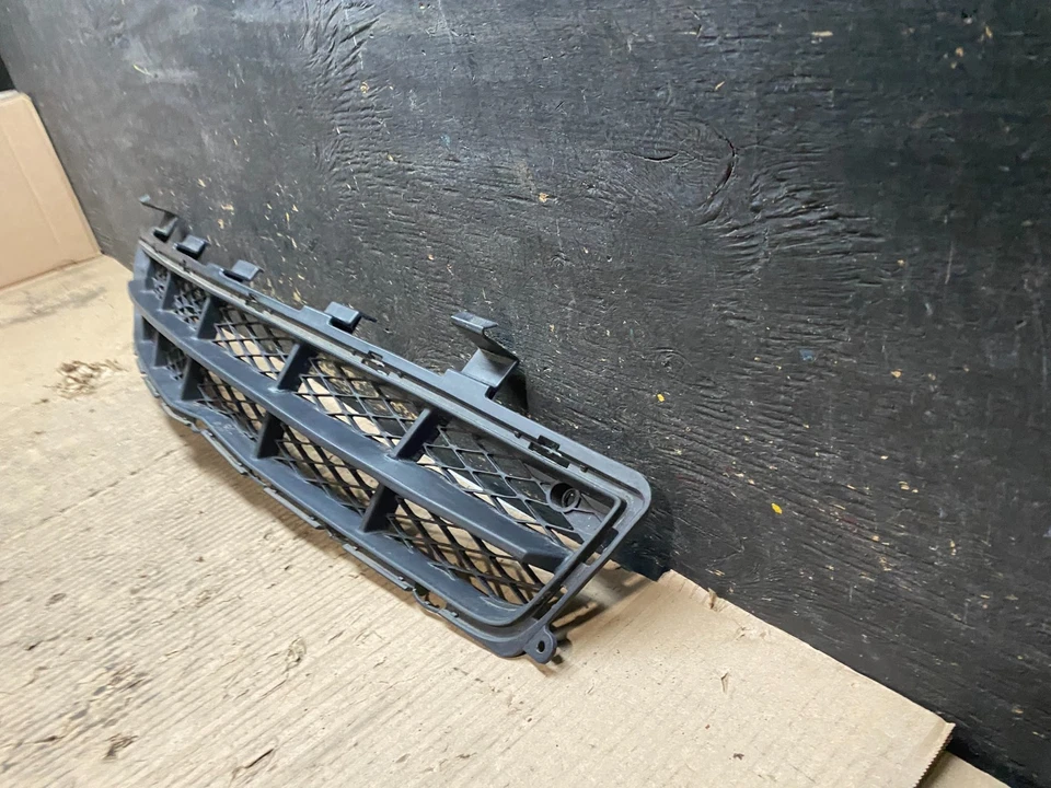 Parrilla inferior delantera Buick Lacrosse 2010-2013 OEM V4167 DG Foto 2 de 4