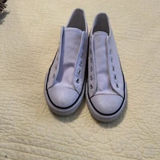 Top Moda white canvas 6 1/2 shoes -*no Laces