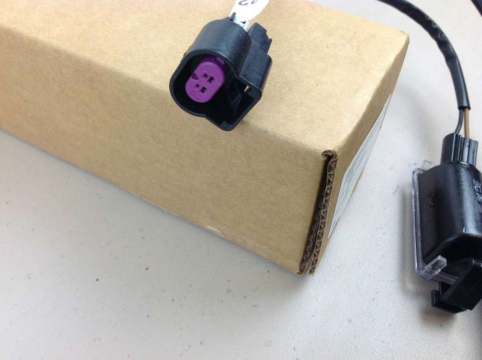 Chevrolet Camaro 2010-2013 parachoques trasero luces de placa de licencia con arnés nuevo fabricante de equipos originales Foto 4 de 4