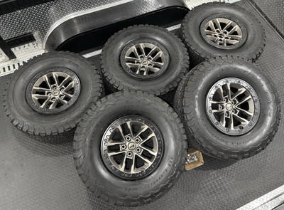 Jeep Wrangler Rubicon 392 Beadlock Bronze 17'' OEM Wheels 35'' Tires Rims TPMS