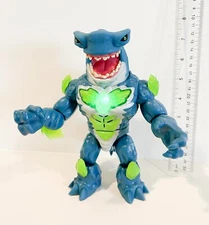 Beast Lab Shark Beast Action Figure Creator Experiment with Lights and Sounds