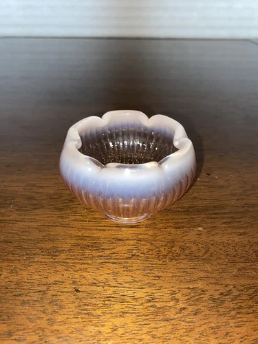 STUNNING VTG FENTON Pink Opalescent Mini Butterfly Embossed Ribbed Rose Bowl 2"H