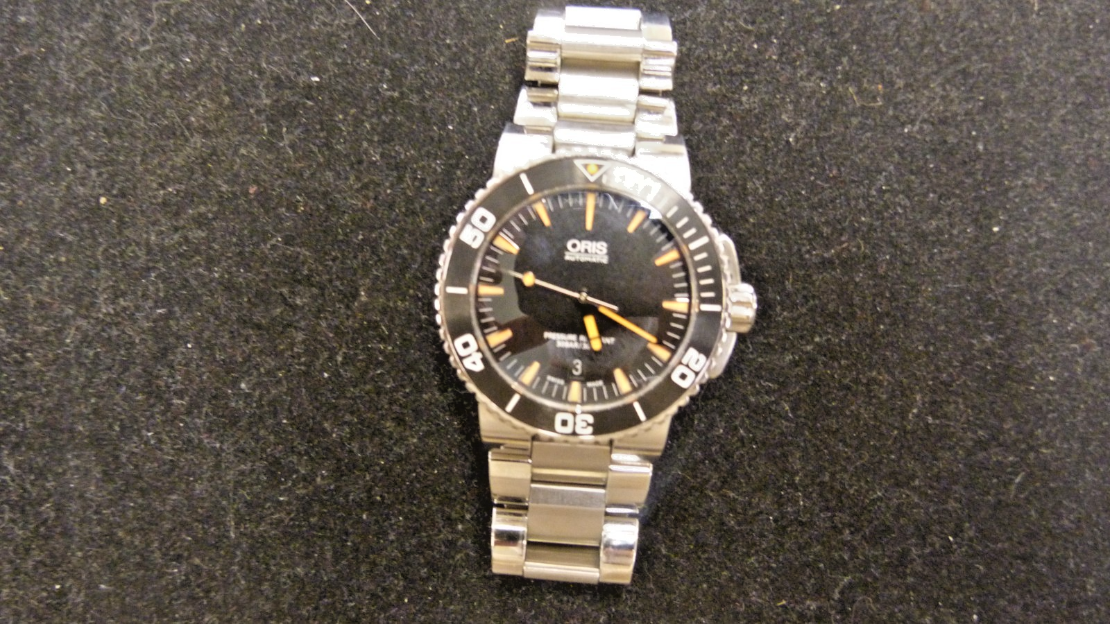Oris Aquis Men's Black Watch - 01 733 7653 4159-07 8 26 01PEB ORANGE HOUR MARKS