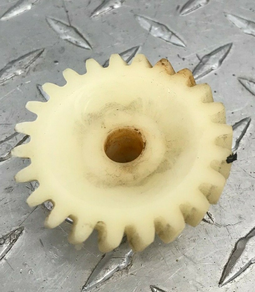 NOS Yamaha OEM Tach Drive Gear Dt250 Dt400 1m1-17831-00 for sale  