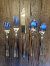 Reed & Barton CRESCENDO Stainless KOREA, One 5 Piece Set Glossy Flatware EUC