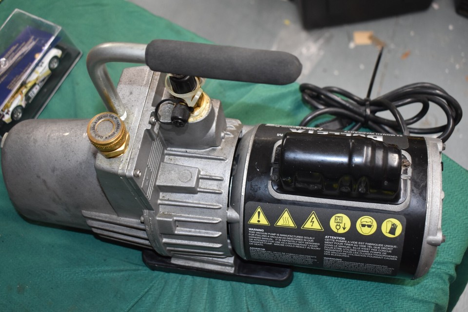 Yellow Jacket Bullet X TwoStage Vacuum Pump Model 93600 686800936000