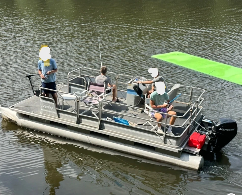 1984 Sylvan Pontoon 20' Pontoon Boat - Image 1 of 2
