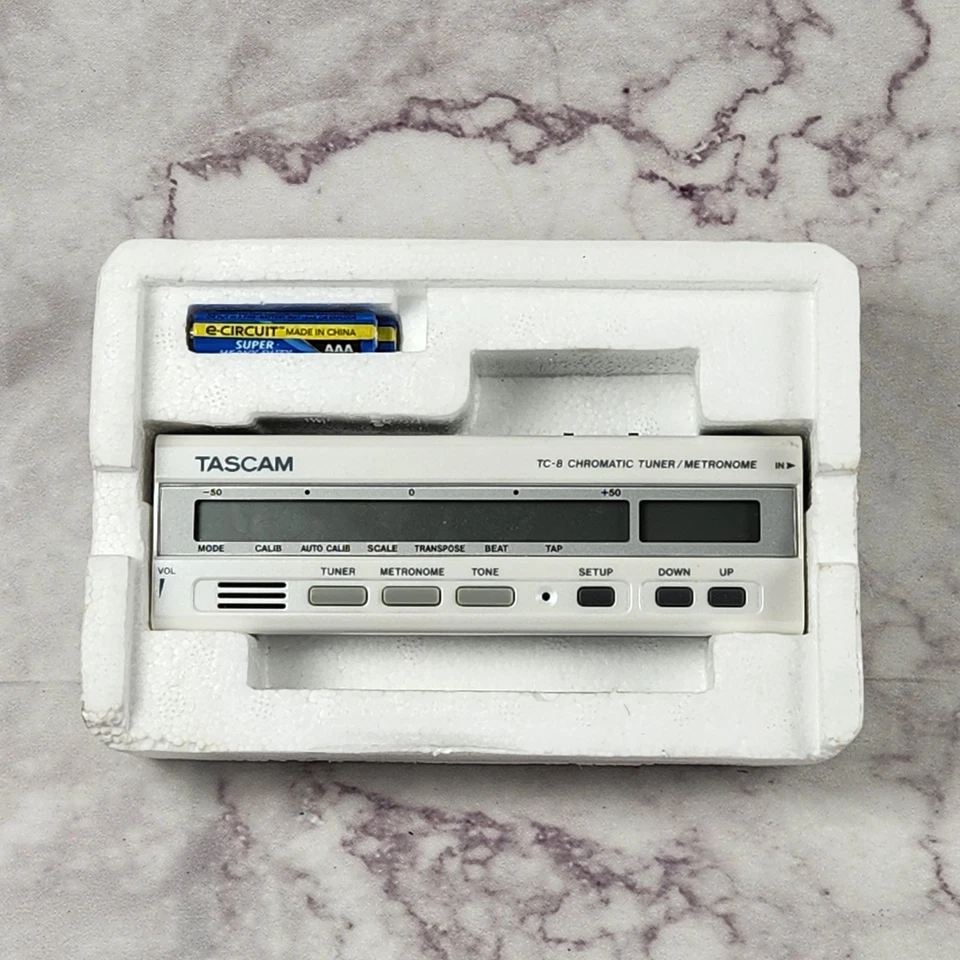 Sintonizador y metrónomo cromático blanco Tascam TC-8 PROBADO Foto 4 de 4