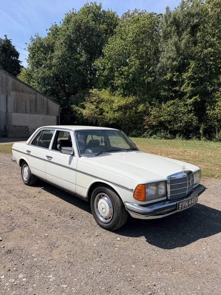 eBay - Mercedes W123 280 Classic 1980
