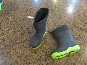 boys rain boots canada