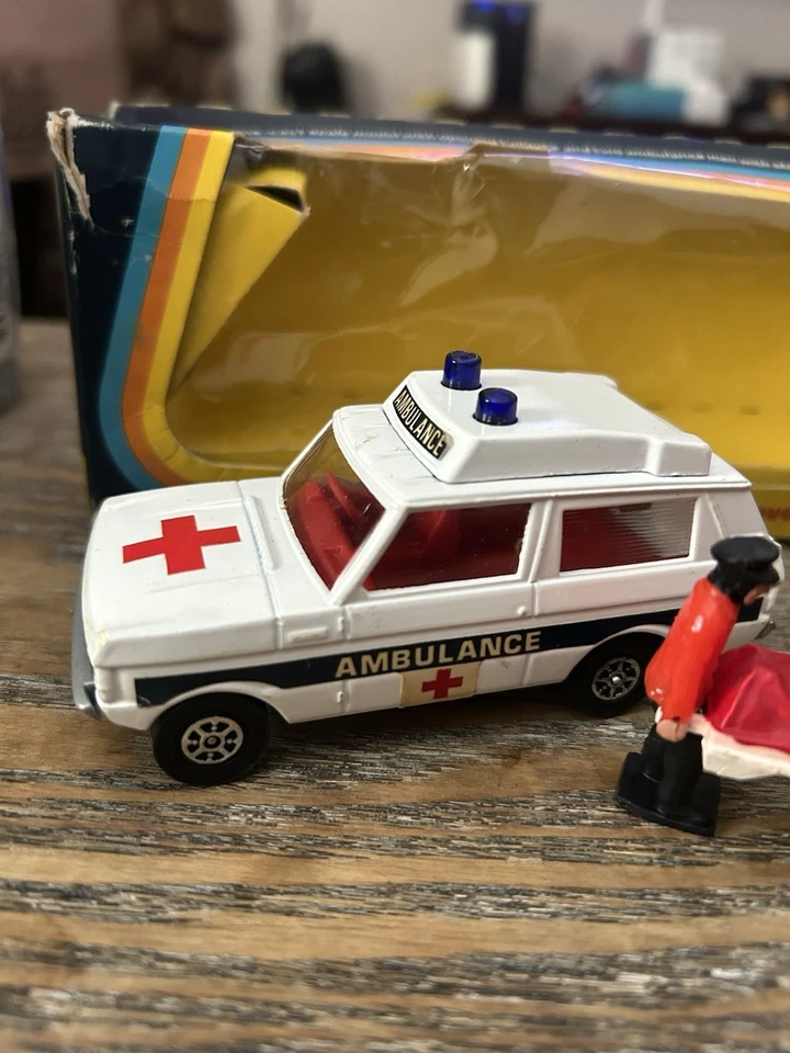 CORGI Range Rover Ambulance &EMT Stretcher 1974 VTG Vehicle Great Britain - Image 3 of 4