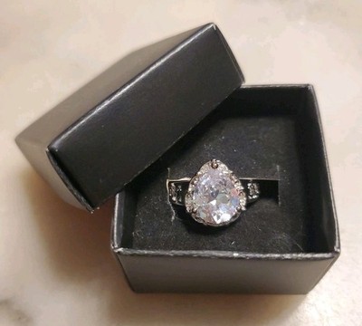 Vintage AVON NV Teardrop Pear Cut Rhinestone Scrollwork Band Adjustable Ring 