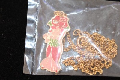 VTG Rose Petal Place Necklace 1983 Metal Rose Petal Sealed NIB 