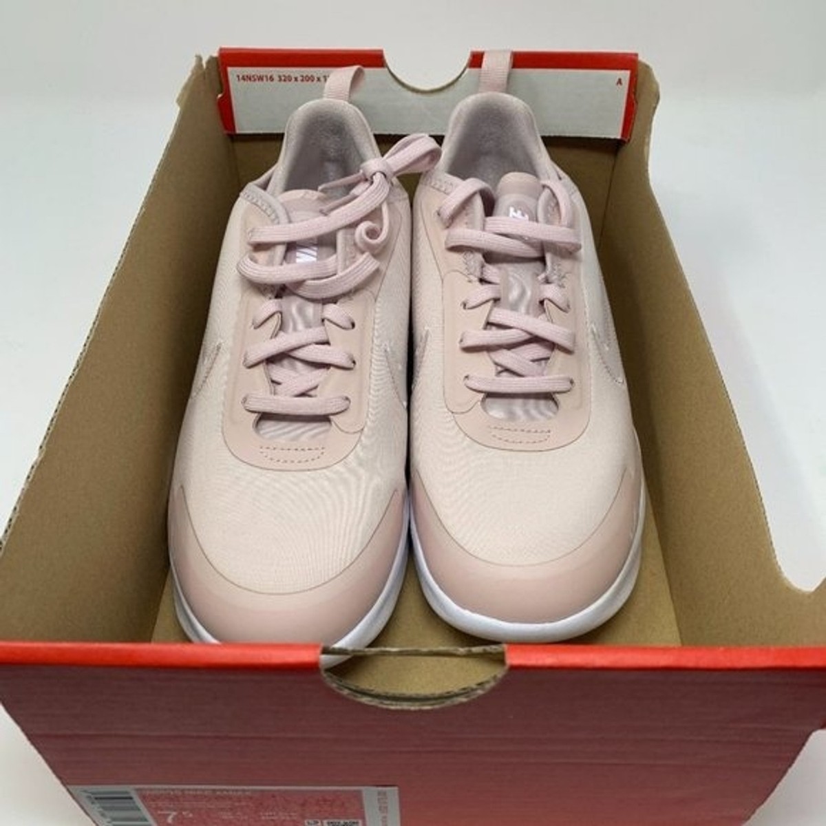 nike amixa sneaker pink