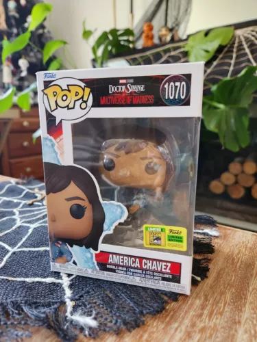 NUEVO America Chávez Funko Pop 1070 Oficial SDCC 2022 Pegatina Doctor Strange