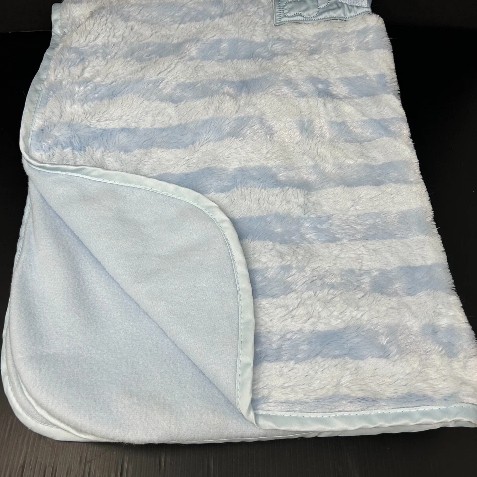 Детское меховое одеяло Tiddliwinks в синие полосы атласная нашивка для парусной лодки в центре - Изображение 4 из 4