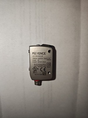 Keyence CMOS-Lasersensor mit integrierter Auswerteeinheit LR-ZB250C3P