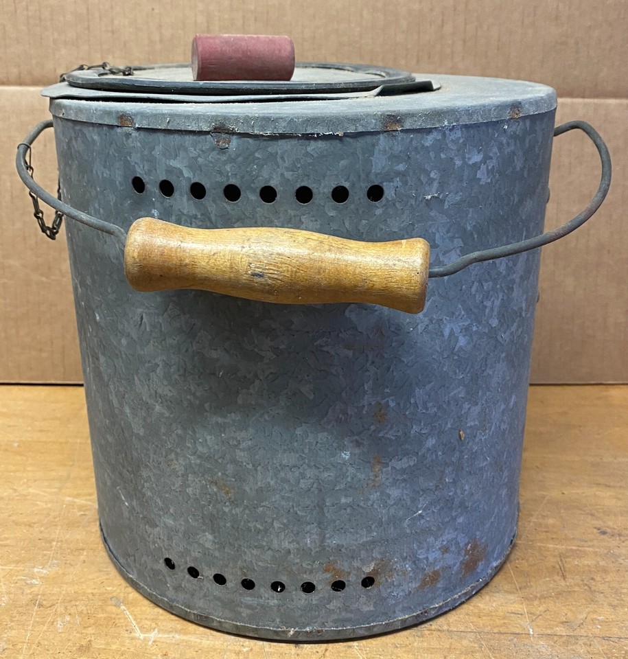 The Clipper Heated Ice Fisherman's Minnow Pail/Bucket and Skimmer/Ladle