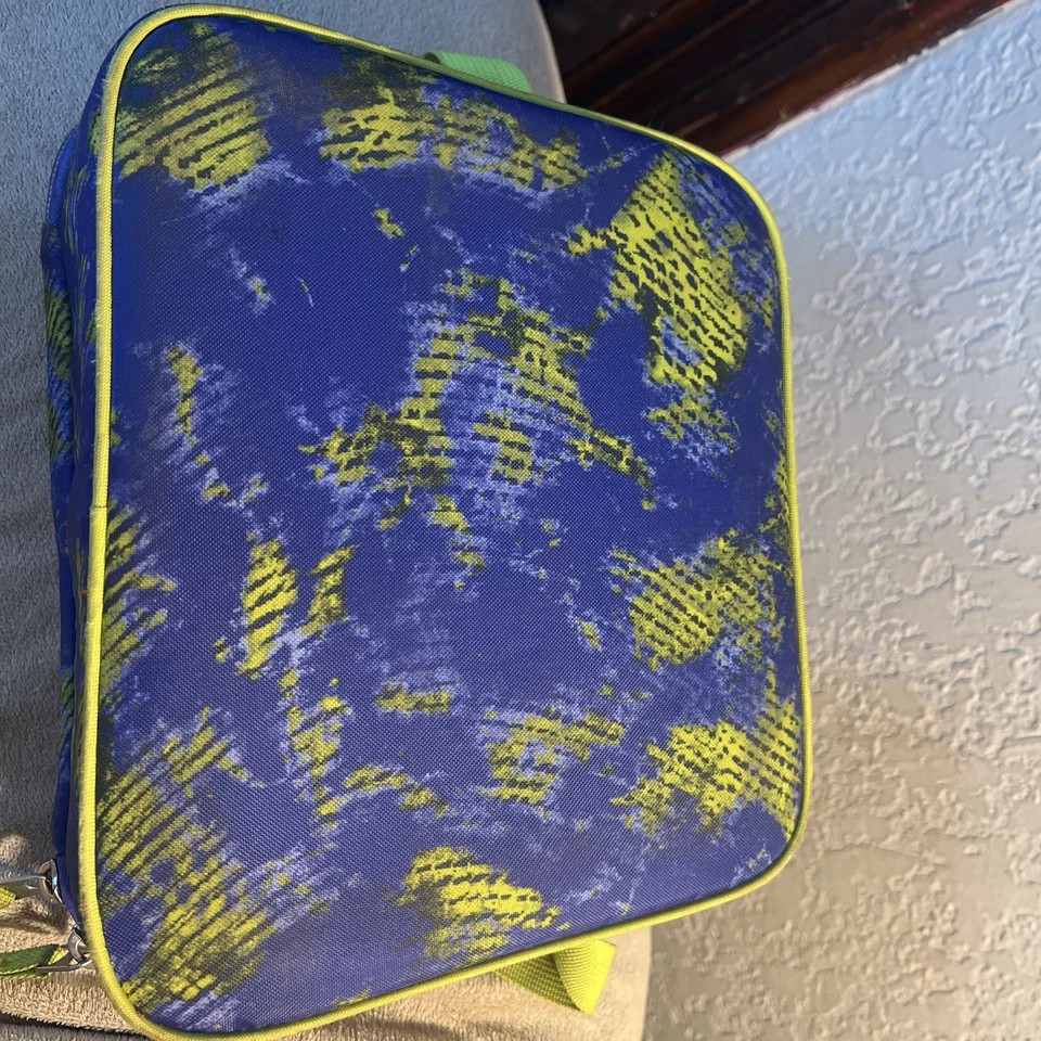 Under Armour Insulated Thermos Boys Lunch Box bright green Clip Logo Strap - Image 3 of 4