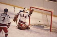 Hockey 1980 Winter Olympics USA goalie Jim Craig in action vs USR - Old Photo 3