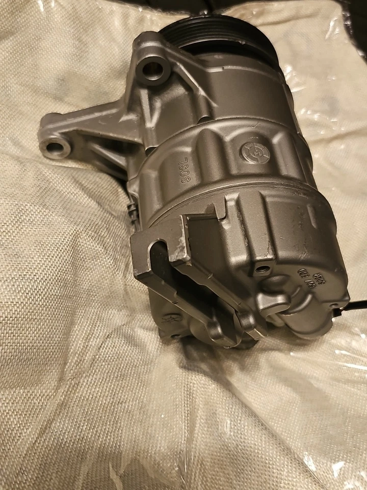 2013 Cadillac SRX Luxury Sport Utility 4-Door 3.6L A/C Compressor and Clutch... Foto 3 de 3