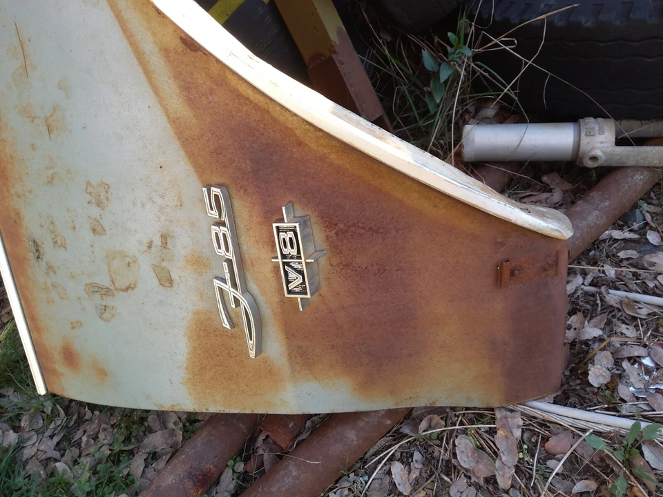 Oldsmobile Cutlass F85 1964 guardabarros Foto 2 de 4