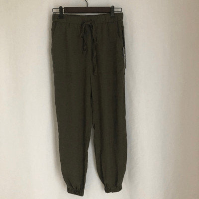 NWT de chance Side Button Pants