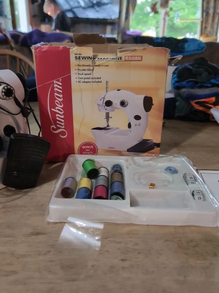 Sunbeam White Mini Sewing Machine With Foot Pedal Model SB08K White - Image 2 of 4